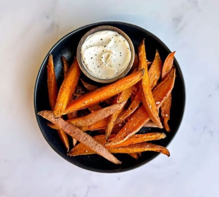 Frites de Patates Douces & Wings de Poulet
